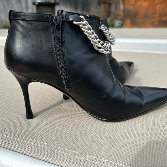 Manolo Blahnik black leather booties w/chain. Size 37.5 - Picture 10 of 15